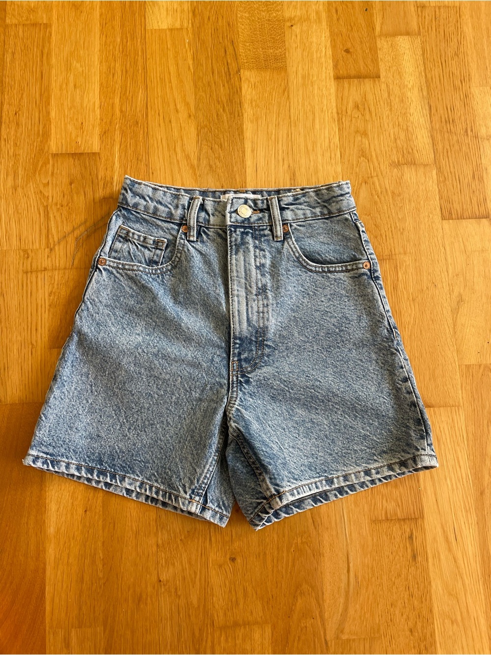 Zara high rise denim Mom Fit shorts size US 0